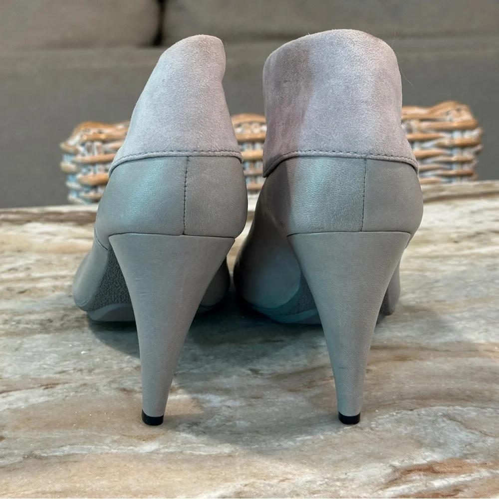 Women’s COACH Annika gray leather and suede fold over ankle booties- Size 10